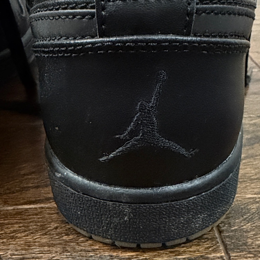 Nike Jordan 1 Winterized Men's All-Black High-Top Sneakers - Picture 5 of 8